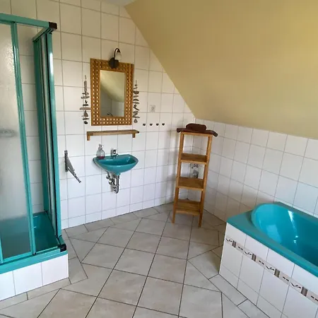 Inviting In With Garden Appartement