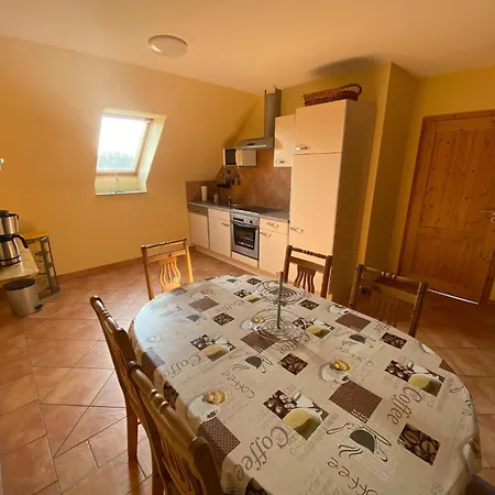 Inviting In With Garden Appartement Pruchten
